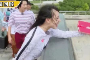 這些明星發(fā)際線繼續(xù)后移，粉絲建議去種植手術植發(fā)