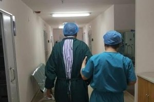 深圳?，斄猪槼毖劭漆t(yī)院姜偉整形價格表附眼部案例展示