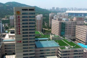 青島大學(xué)附屬醫(yī)院整形科雙眼皮怎么樣？較新2012版價格表